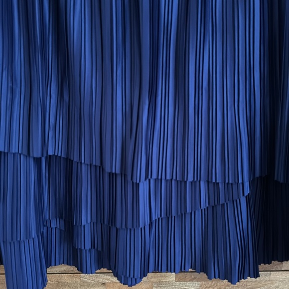 BANANA REPUBLIC Knee length layered pleated detail navy skirt - Picture 5 of 8